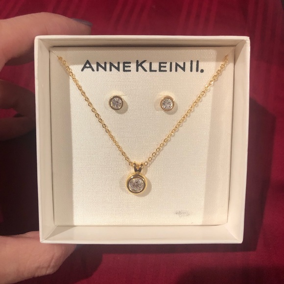 Box set - Picture 1 of 2